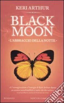 L'abbraccio della notte. Black moon libro di Arthur Keri