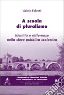 A scuola di pluralismo. Identità e differenze nella sfera pubblica scolastica libro di Fabretti Valeria