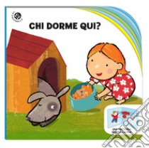 Chi dorme qui? Una finestrina dentro l'altra. Ediz. illustrata libro