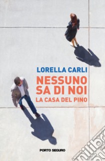 Nessuno sa di noi. La casa del pino libro di Carli Lorella