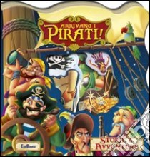 Arrivano i pirati! Storie & avventure. Ediz. illustrata libro