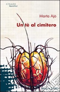 Un tè al cimitero libro di Ajò Marta