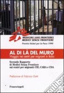 Al di là del muro. Viaggio nei centri per migranti in Italia. Secondo rapporto di Medici senza frontiere sui centri per migranti: CIE, CARA e CDA libro di Medici senza frontiere (cur.)