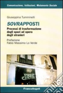 Sovrapposti. Processi di trasformazione degli spazi ad opera degli stranieri libro di Tumminelli Giuseppina