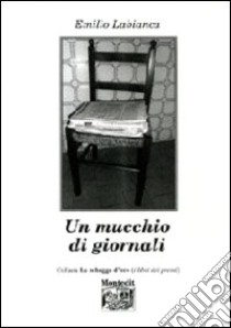 Un mucchio di giornali libro di Labianca Emilio