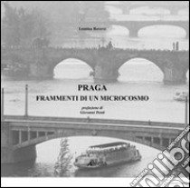 Praga. Frammenti di un microcosmo. Ediz. italiana e inglese libro di Roversi Leonina