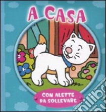 A casa. Con alette da sollevare libro