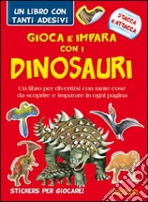 Gioca e impara con i dinosauri. Con adesivi. Ediz. illustrata libro