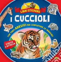 I cuccioli. Con adesivi. Ediz. a colori libro