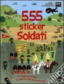 Soldati. 555 sticker. Con adesivi. Ediz. illustrata libro di Mayes Susan