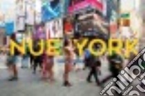 Nue York. Self-Portraits of a bare urban citizen libro di Simone Erica