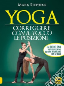 Yoga. Correggere con il tocco le posizioni libro di Stephens Mark