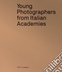 Young photographers from Italian Academies. Ediz. italiana e inglese libro di Antoci R. (cur.)