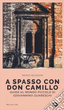 A spasso con Don Camillo. Guida al mondo piccolo di Giovannino Guareschi libro di Bussoni Mario