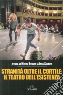 Stranità oltre il cortile: il teatro dell'esistenza libro di Bonomi Mirco; Solaro Anna