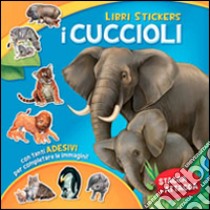 I cuccioli. Con adesivi. Ediz. a colori libro