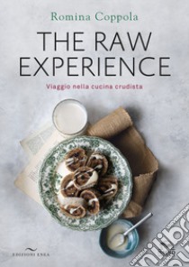 The raw experience. Viaggio nella cucina crudista. Ediz. illustrata libro di Coppola Romina