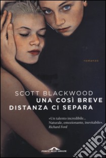 Una così breve distanza ci separa libro di Blackwood Scott