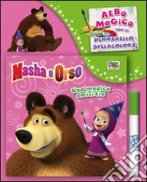 Una magica amicizia. Masha e Orso. Ediz. illustrata. Con gadget libro di Carati Elisa