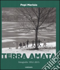 Terra amata. Fotografie (1952-2015). Ediz. illustrata libro di Merisio Pepi; Gazzaneo G. (cur.)