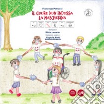 Il cuore non indossa la mascherina. Ediz. CAA libro di Petrucci Francesca