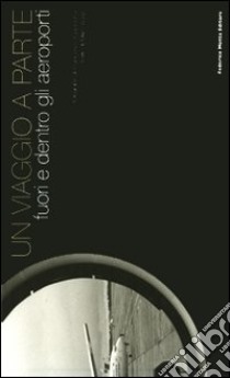 Un viaggio a parte. Fuori e dentro gli aeroporti. Ediz. italiana e inglese libro di Cianciotta Francesco - Augé Marc