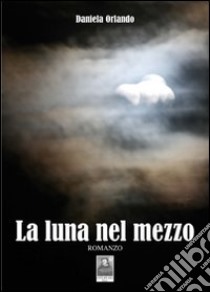 La luna nel mezzo libro di Orlando Daniela