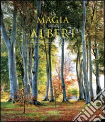 La magia degli alberi. Viaggio fotografico tra i giganti della terra. Ediz. illustrata libro di Kingsbury Noel