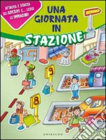 Una Giornata in stazione. Con adesivi libro di Gaudenzi Silvia - Rapelli Laura