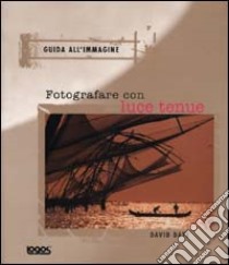 Fotografare con luce tenue. Guida all'immagine. Ediz. illustrata libro di Daye David