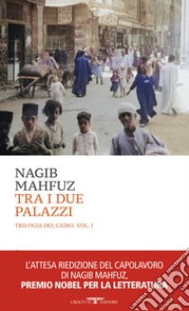 Tra i due palazzi. La trilogia del Cairo. Vol. 1 libro di Mahfuz Nagib