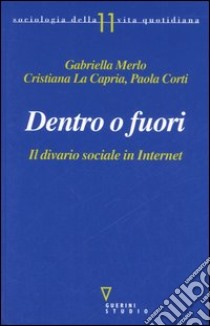 Dentro o fuori. Il divario sociale in internet libro di Merlo Gabriella; La Capria Cristiana; Corti Paola