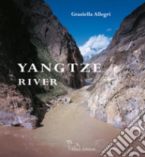 Yangtze river. Il fiume Azzurro della grande Cina. Ediz. italiana e inglese libro di Allegri Graziella