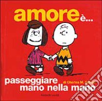 Amore è... passeggiare mano nella mano libro di Schulz Charles M.