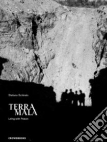 Terra mala. Living with poison. Ediz. italiana e inglese libro di Schirato Stefano