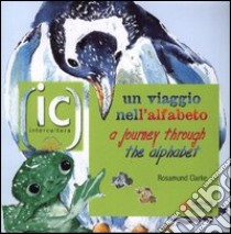 Un viaggio nell'alfabeto-A journey through the alphabet libro di Clarke Rosamund