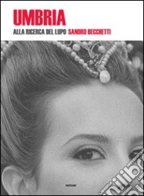 Umbria. Alla ricerca del lupo. Ediz. italiana e inglese libro di Becchetti Sandro