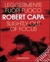 Leggermente fuori fuoco-Slightly out of focus. Ediz. illustrata libro di Capa Robert