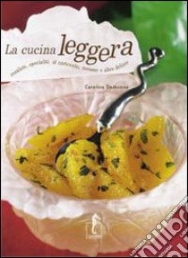 La cucina leggera. Insalate, specialità al cartoccio, mousse e altre delizie. Ediz. illustrata libro di Darbonne Caroline