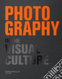 Photography in the visual culture. 100 Photographers and infinite visions of a universal language. Ediz. italiana e inglese libro di Serradifalco Giovanni; Gryniuk N. (cur.); Di Trapani L. F. (cur.); Anello E. (cur.)