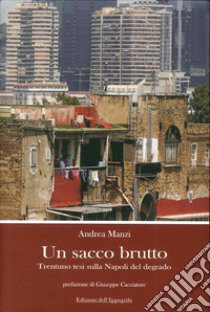 Un sacco brutto. Trentuno tesi sulla Napoli del degrado libro di Manzi Andrea