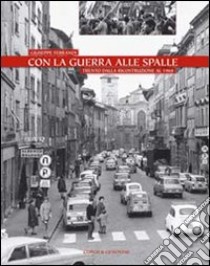 Con la guerra alle spalle. Trento dalla ricostruzione al 1968 libro di Ferrandi Giuseppe