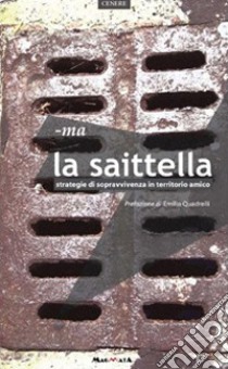 La saittella. Strategie di sopravvivenza in territorio amico libro