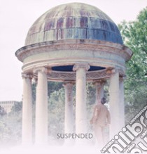 Suspended. Ediz. italiana e inglese libro di Cristaldi Massimo