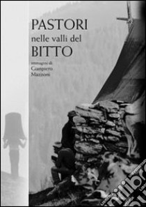 Pastori nelle valli del Bitto. Ediz. illustrata libro di Mazzoni Gianpiero