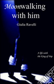 Moonwalking with him libro di Ravelli Giulia