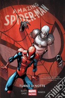 Turno di notte. Amazing Spider-Man libro di Slott Dan; Cage Christos; Ramos Humberto