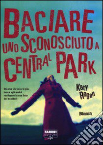 Baciare uno sconosciuto a Central Park libro di Regan Katy