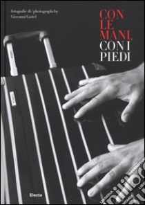 Con le mani e con i piedi. Ediz. italiana e inglese libro di Gastel Giovanni