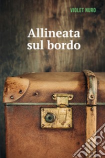 Allineata sul bordo libro di Nuro Violet